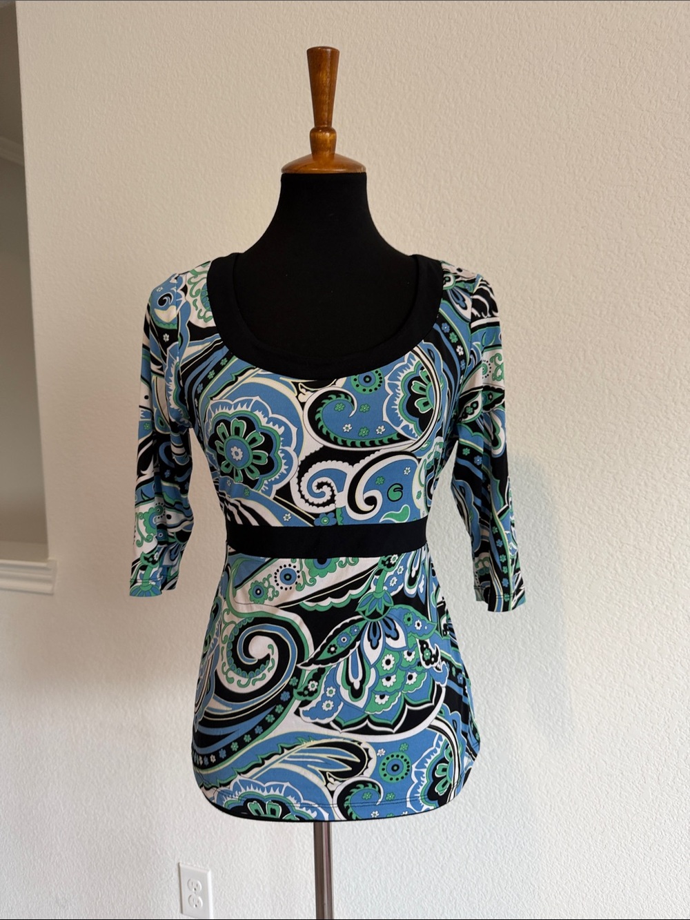 New York & Company Blue, Green, Black Paisley Scoop Neck Top